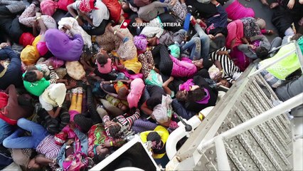 Refugiadas dão à luz em barco da Guarda Costeira Italiana