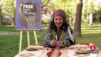 Mouse Coming Out of a Psychic - Just For Laughs Gags