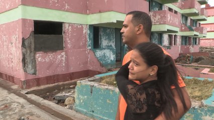 Lágrimas cubanas sobre los escombros que deja Mattehw tras su paso por la isla