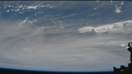 Huracán Matthew se intensifica de nuevo en su avance hacia las Bahamas