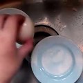 Pratik ve kolay kaynamış yumurta soyulması. Nasıl mı. Practical peeling boiled eggs. How Does.