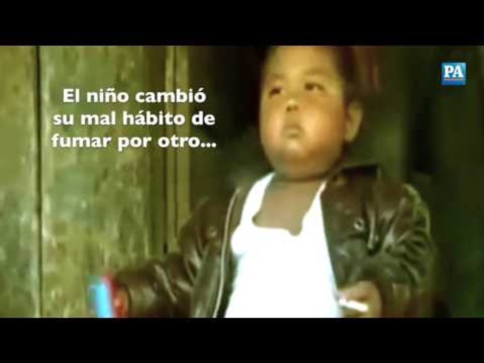 Ardi Rizal, conocido como el 'bebé fumador' indonesio