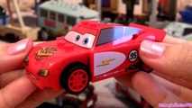 Lego Cars 2 Radiator Springs Lightning McQueen 8200 toy review how-to build Disney Pixar toys