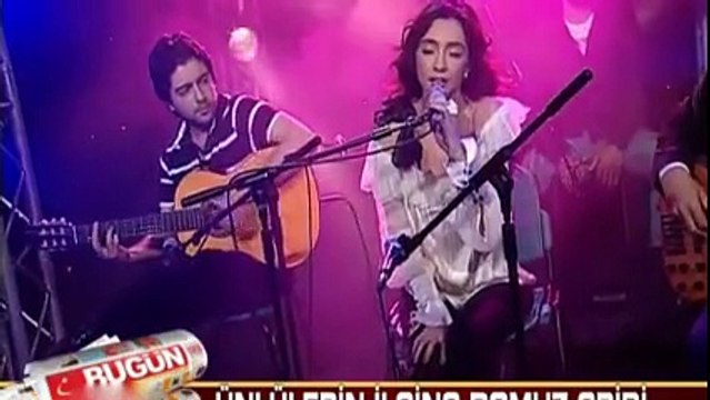 Öykü & Berk - Takvimlerden Haberin Yok Mu (Canlı Performans)