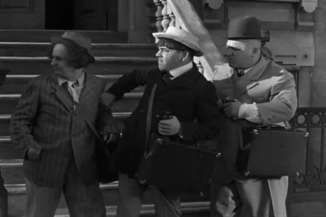 The Three Stooges - S 4 E 2 - Dizzy Doctors