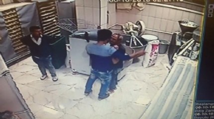 Önce Fırıncıları, Sonra Taksiciyi Darp Etti - Darp Anı Güvenlik Kamerasında