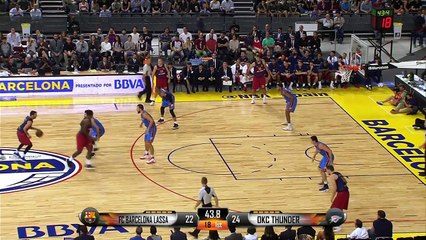 Russell Westbrook détruit le cercle en contre-attaque
