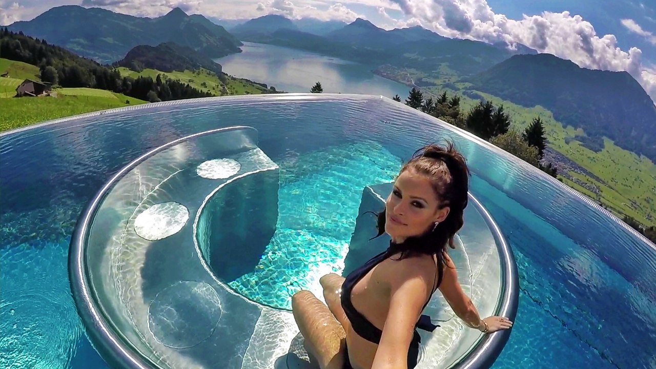 Cette piscine géante en Rooftop en Suisse est dingue ! Villa Honegg