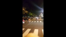 Quand 6000 étudiants descendent dans la rue en pleine nuit pour chasser 3 clowns... Dingue