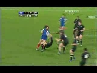 Enorme charge de Chabal sur Williams