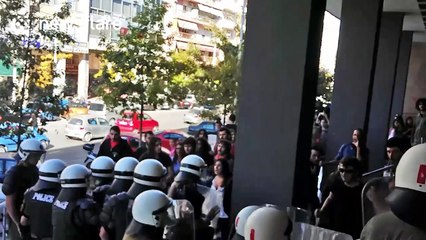 Download Video: Violent clashes between protesters and police outside Greek courthouse