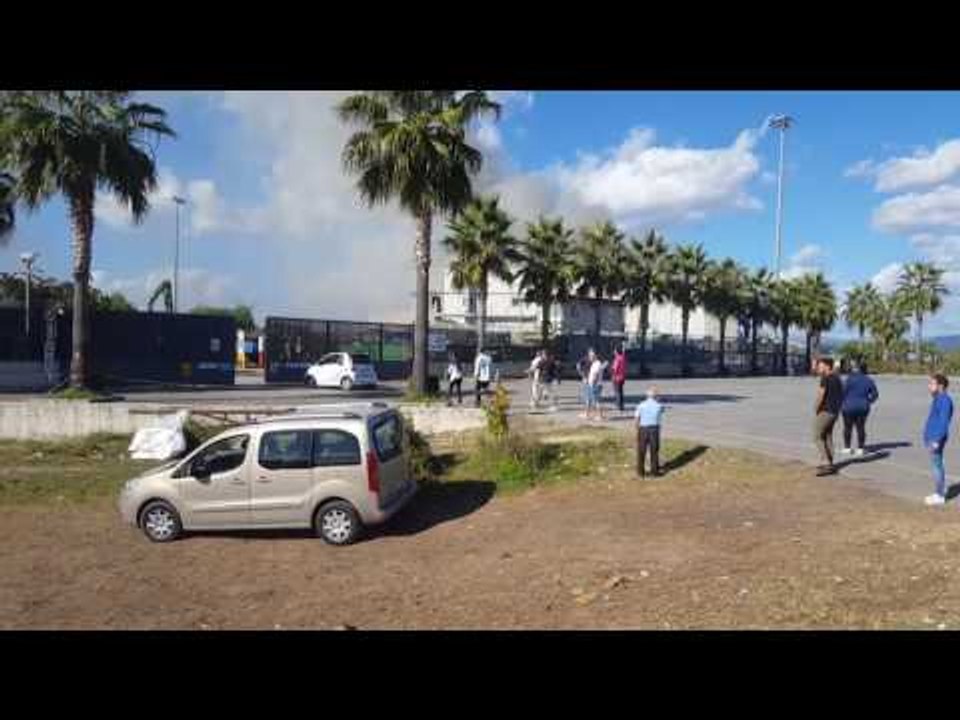 Gricignano (CE) - #NoPuzza, incendio alla Ecotransider -1- (05.10.16)