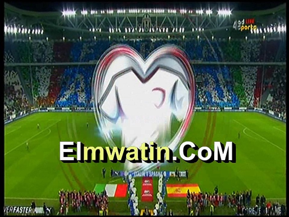جماهير ايطاليا تساند اللاعبين بـ " forza azzurri " امام اسبانيا