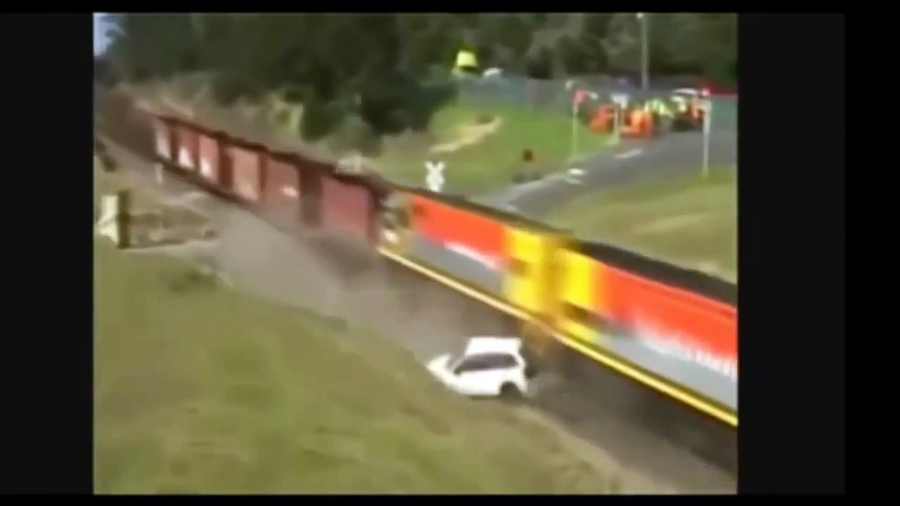 ★ GET OUT OF MY WAY - TRAIN CAR CRASH Compilation 720p HORROR ★