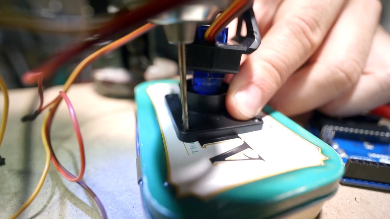 Comment fabriquer un laser automatique pour amuser votre chat