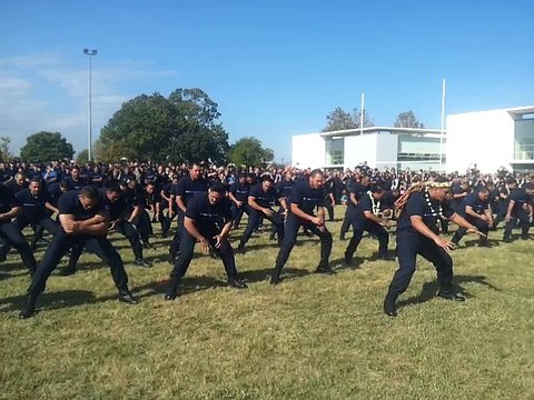 Agen : le Premier ministre a assisté à un haka à l'Ecole nationale d'administration pénitentiaire