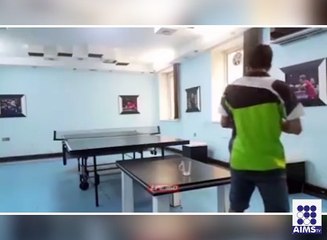 ایک ہی لڑکا ٹیبل ٹینس کو دوسرا کھلاڑی بھی خود ہی ؟ کیا یہ ممکن ہے؟