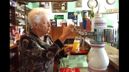 Renée fête ses 80 ans, dont 58 derrière le comptoir de son café à Thimister