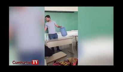 Öğretmenden damacana deneyi...  Kibrit yaktı, öğrenciler nefeslerini tutarak izledi