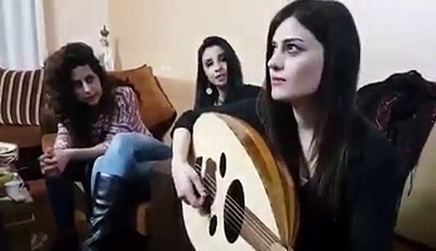 مفيش أجمل من كدا... 3 فتيات جميلات يغنين أروع مقاطع صوتية من التراث