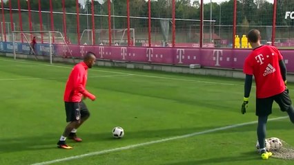 Le but improbable de Vidal à l'entraînement !