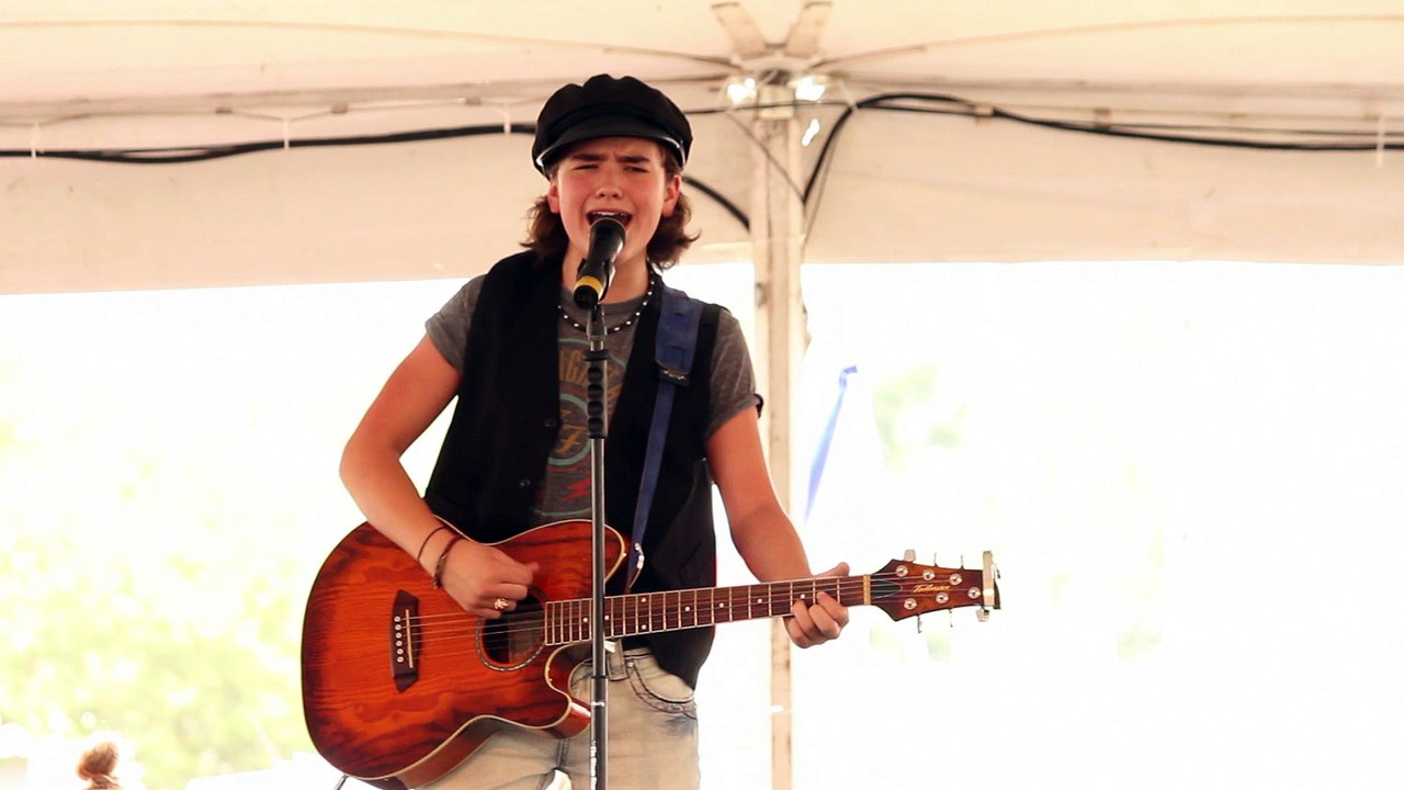 Gavin O'brien sings 'Blue Moon Of Kentucky Medley' Elvis Week 2016