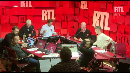 Oldelaf chante "Les gens teubés" pour Jean Teulé