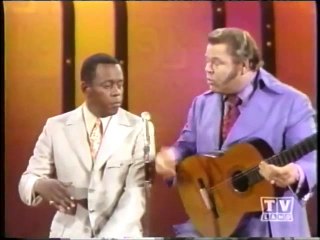FLIP WILSON & ROY CLARK - 1973 - Country Music Medley