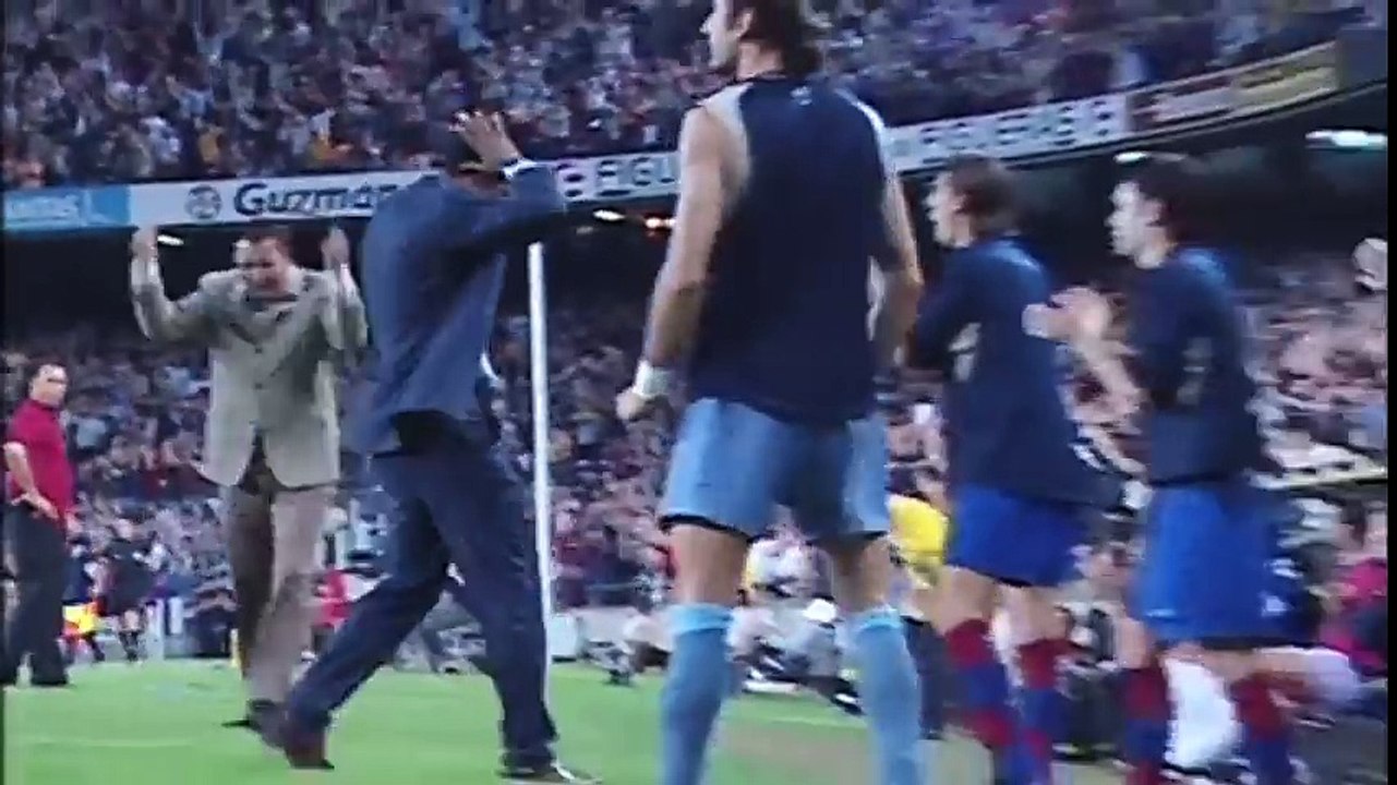 Golazo de Ronaldinho ante Sevilla FC en 2003