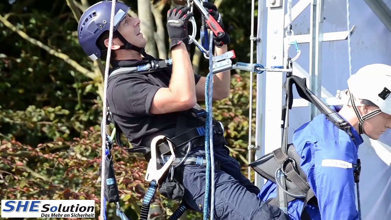 SHE RESCUE LIFT ® - Decender device with lifting function - video ...