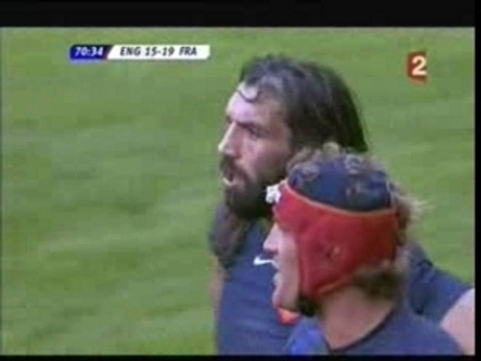 Chabal casse de l'Anglais et marque !