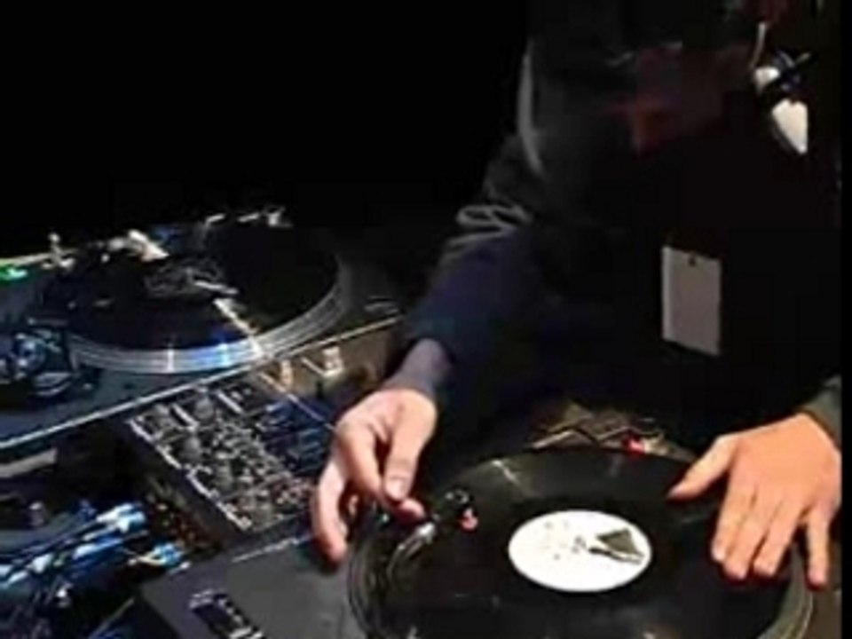 POLYMIX 2003 - DJ MART-1 Beat Jugglin' routine