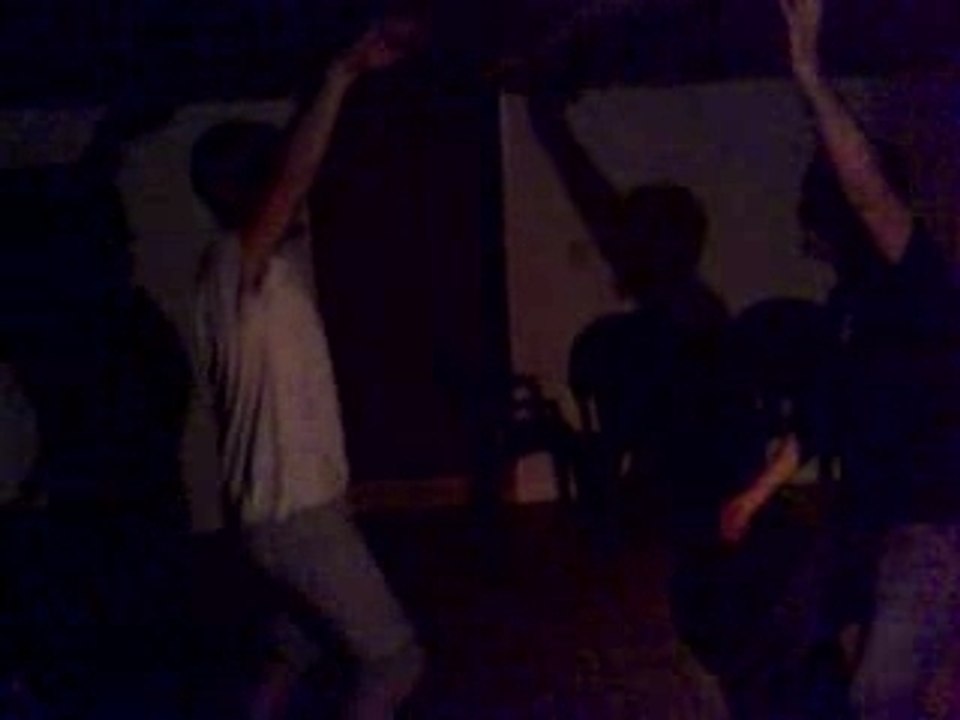 hazel et arounn en pleine session de danse.