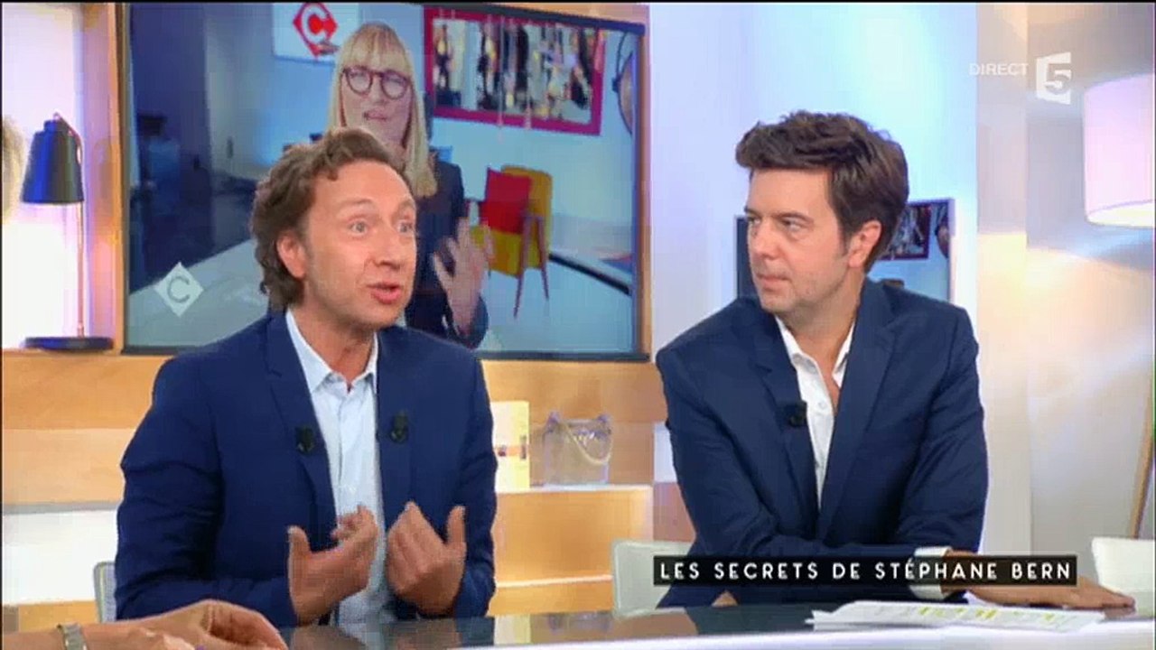 Stéphane Bern essaye de se mettre dans la peau d'un rappeur dans "C à vous" - Regardez