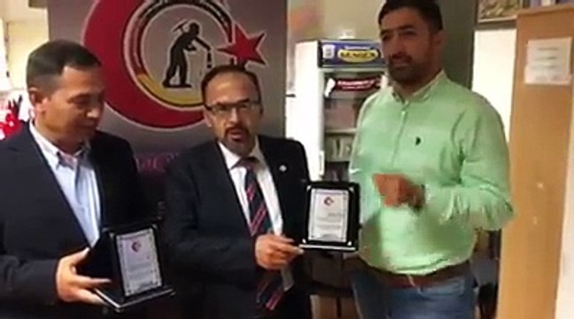 www mustafa kemal bektas eregli avrupa zonguldak ereglili dernek plaket