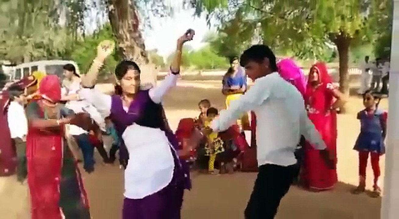 Desi Girls hot dance | Indian Hot dance | Village girl Dance | Marwadi DJ Dance | Rajasthani Dance