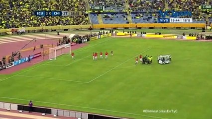 Enner Valencia simule une blessure pour échapper à la police