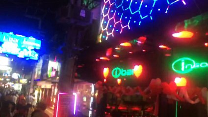 Desi Look Hot Mujra In MEHNDI PROGRAM