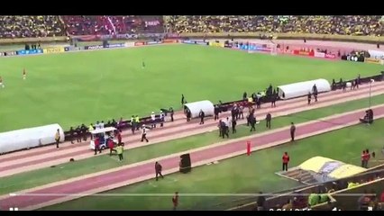 Equateur : évacué sur un brancard après une (fausse ) blessure, Enner Valencia est poursuivi par la police