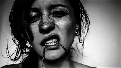 Bağzı Şeyler - Zaten Kırılmış Bir Kızsın