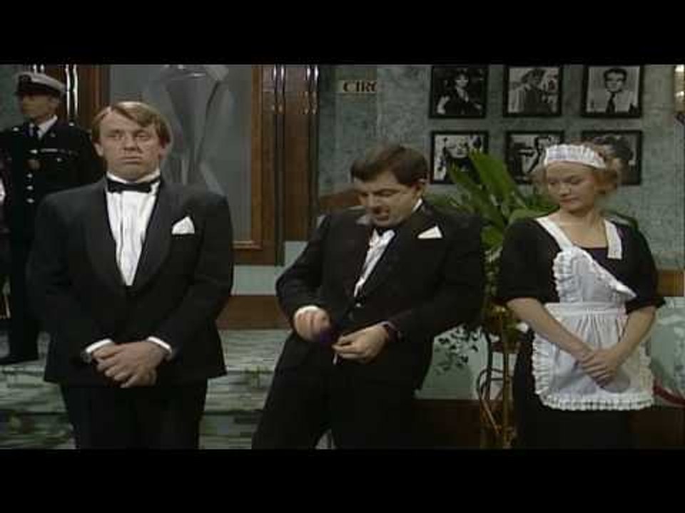 Mr Bean - Headbuts the Queen