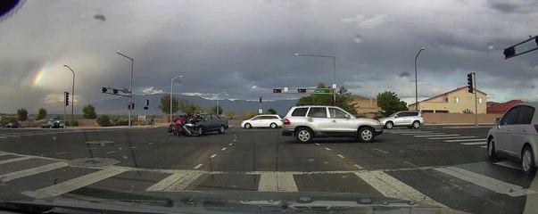 Ścigacz vs samochód osobowy