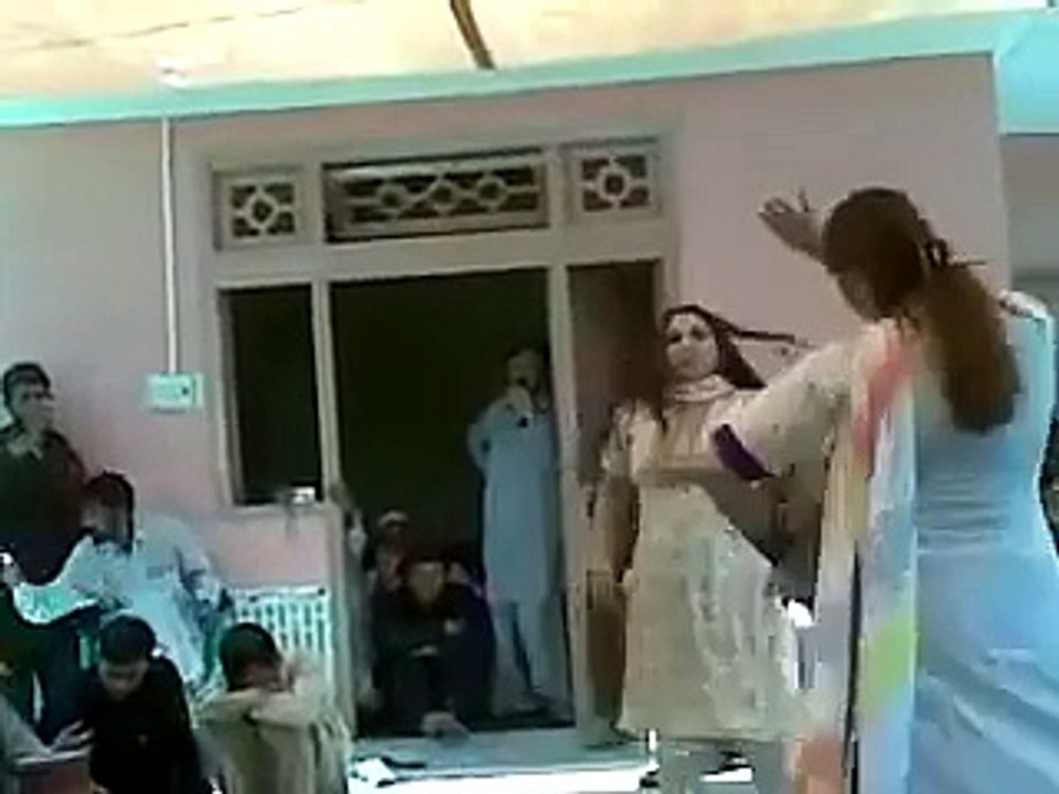 Peshawar pathan girls mast dance in wedding on pashto song