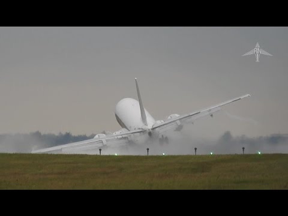 Dramatic Footage of Crosswind Forcing Pilot to Abandon Landing
