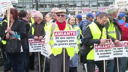 20 ans après: Manifestation de victimes de l'amiante à Paris
