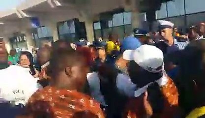 Une grande foule pour accueillir les Lions Indomptables à l'aéroport d'Alger