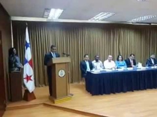 Luis Ernesto Carles, ministro de Trabajo