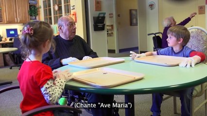 Une maternelle dans une maison retraite ? Une idée géniale !