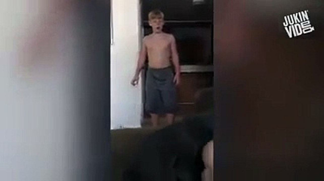 Le père surprend son fils avec un nouveau chiot sa réaction vaut vraiment l’or !