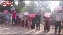 إضراب عدد من المعلمين أمام إدارة أولاد صقر التعليمية لنقلهم تعسفيا